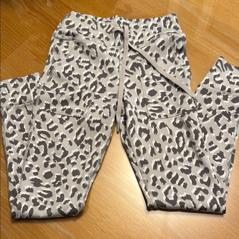 Offline by Aerie Leopard Print Warmup Drawcord Leggings Size Small